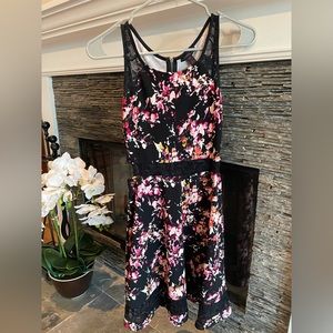Fit and flair dress with floral pattern, lace at midriff